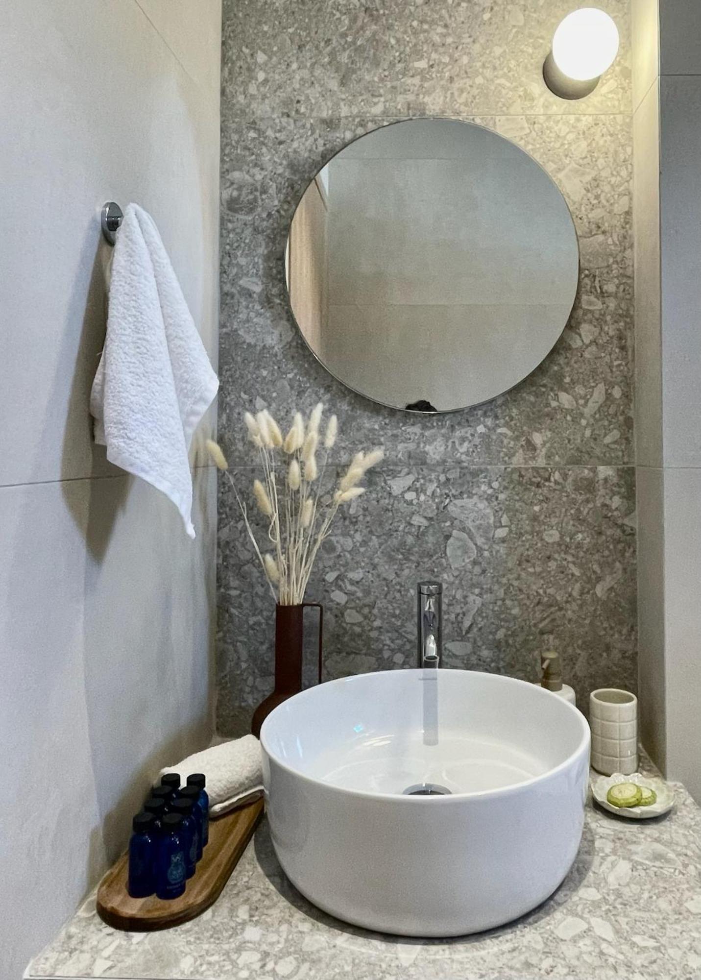 Staybridge Apartments, Mesongí المظهر الخارجي الصورة